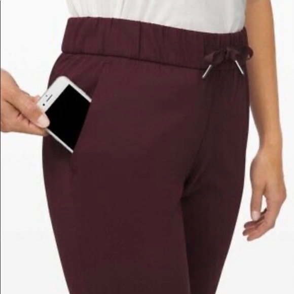 Lululemon on the fly pant - Picture 2 of 2